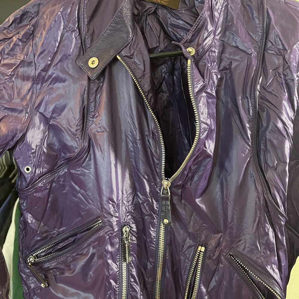 Tod’s Purple Puffer Bomber Jacket with Stand-Up Collar and Zipper Closure